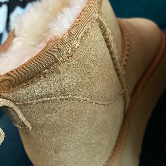 Leather shearling boots - Picture 3 of 6